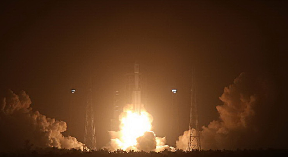 ʵ��:����һ�Ż��˷ɴ��ں����Ĳ������������˲��