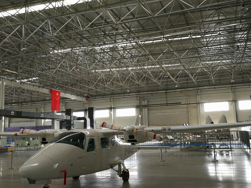 ͼΪ1��16�գ�����ʡ������ͨ������������������ɻ��������޹�˾������Ա�ڽ�����������ǰ�ĵ��ԡ�